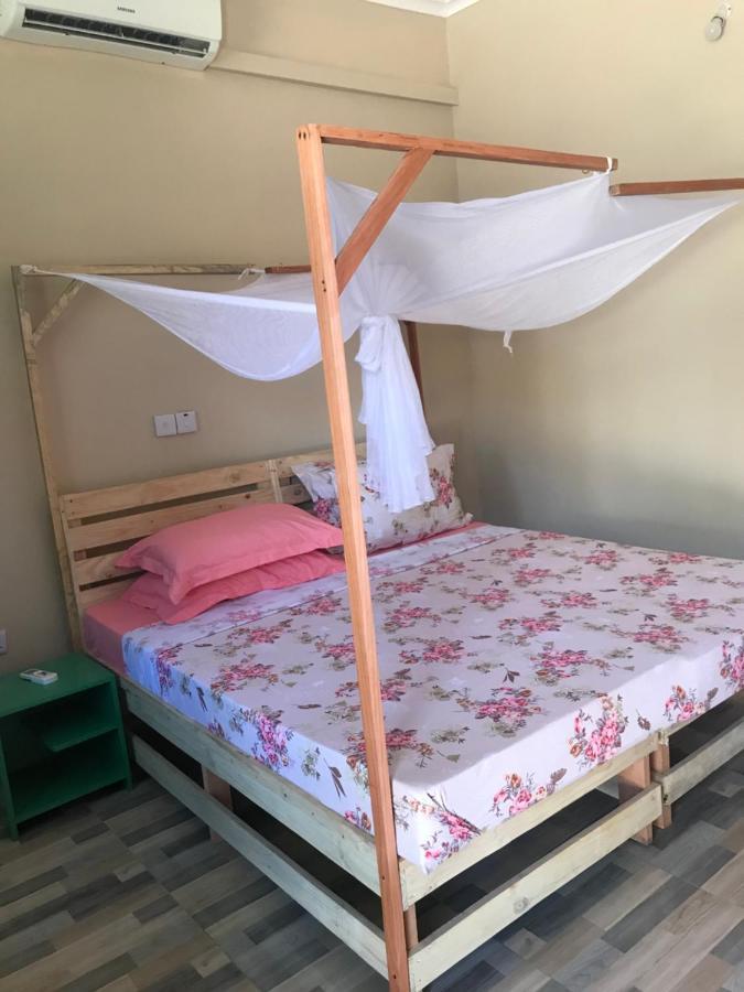 L&J Modern Backpackers Kinondoni Bed & Breakfast Dar es Salaam Exterior photo