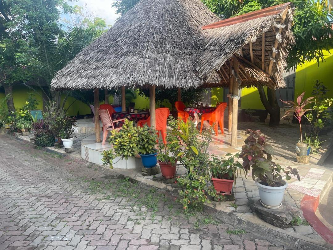 L&J Modern Backpackers Kinondoni Bed & Breakfast Dar es Salaam Exterior photo