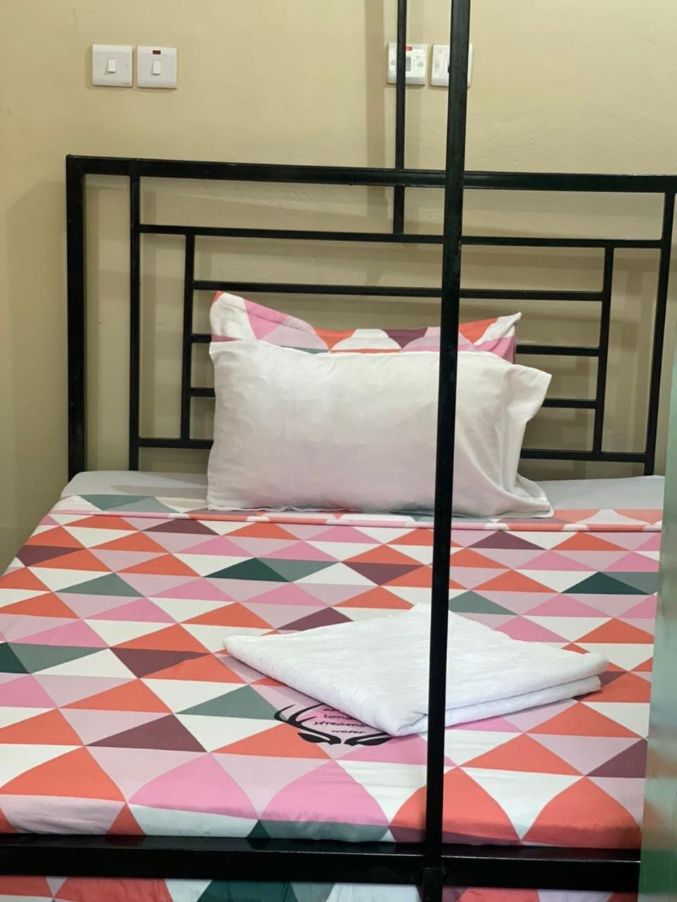 L&J Modern Backpackers Kinondoni Bed & Breakfast Dar es Salaam Room photo